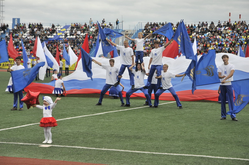 Флаг-шоу и танцевальный флешмоб организовали студентам ОГУ 1 сентября